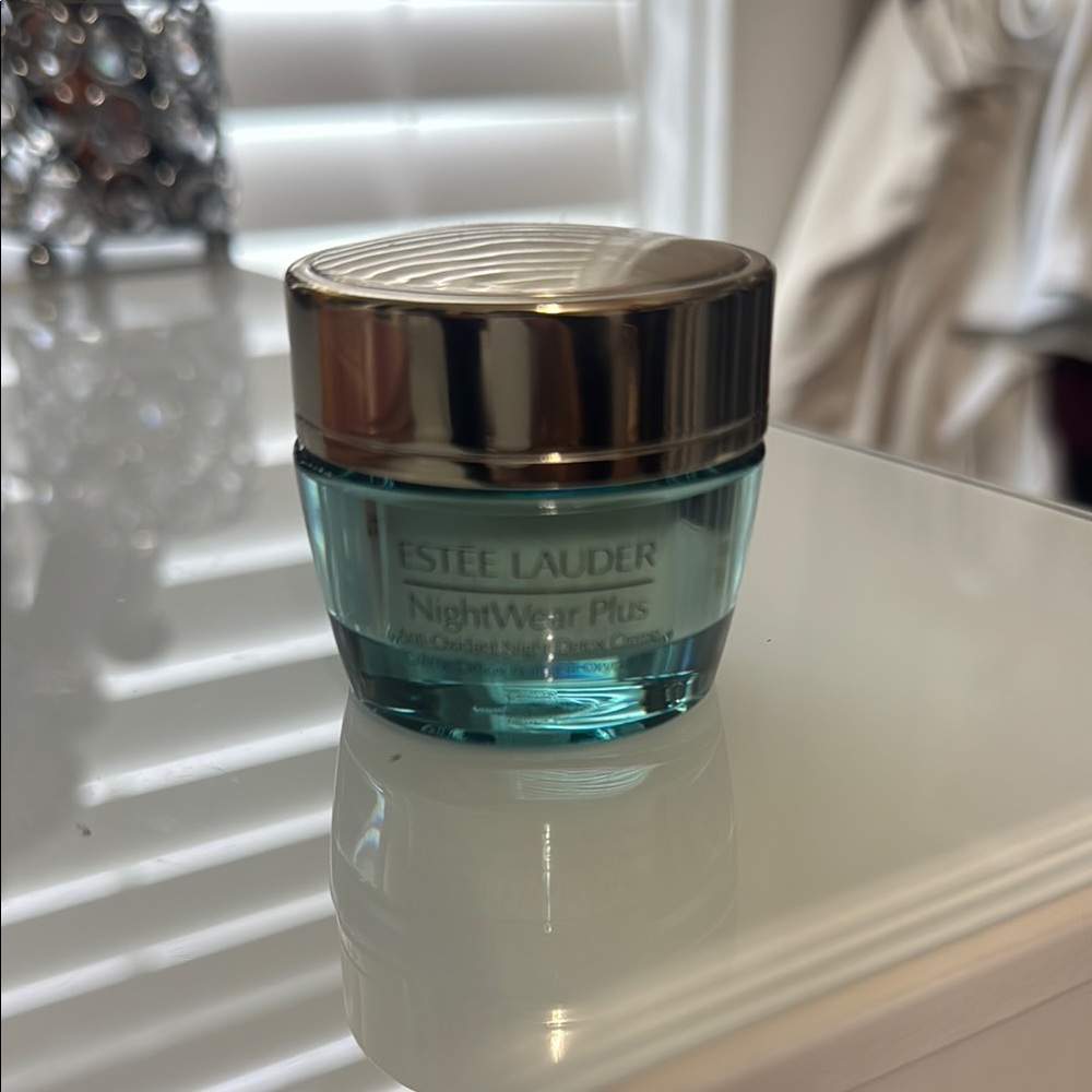 Estee Lauder NightWear Plus Moisturizer - Anti-Oxidant for Anti-Aging 0.5 oz